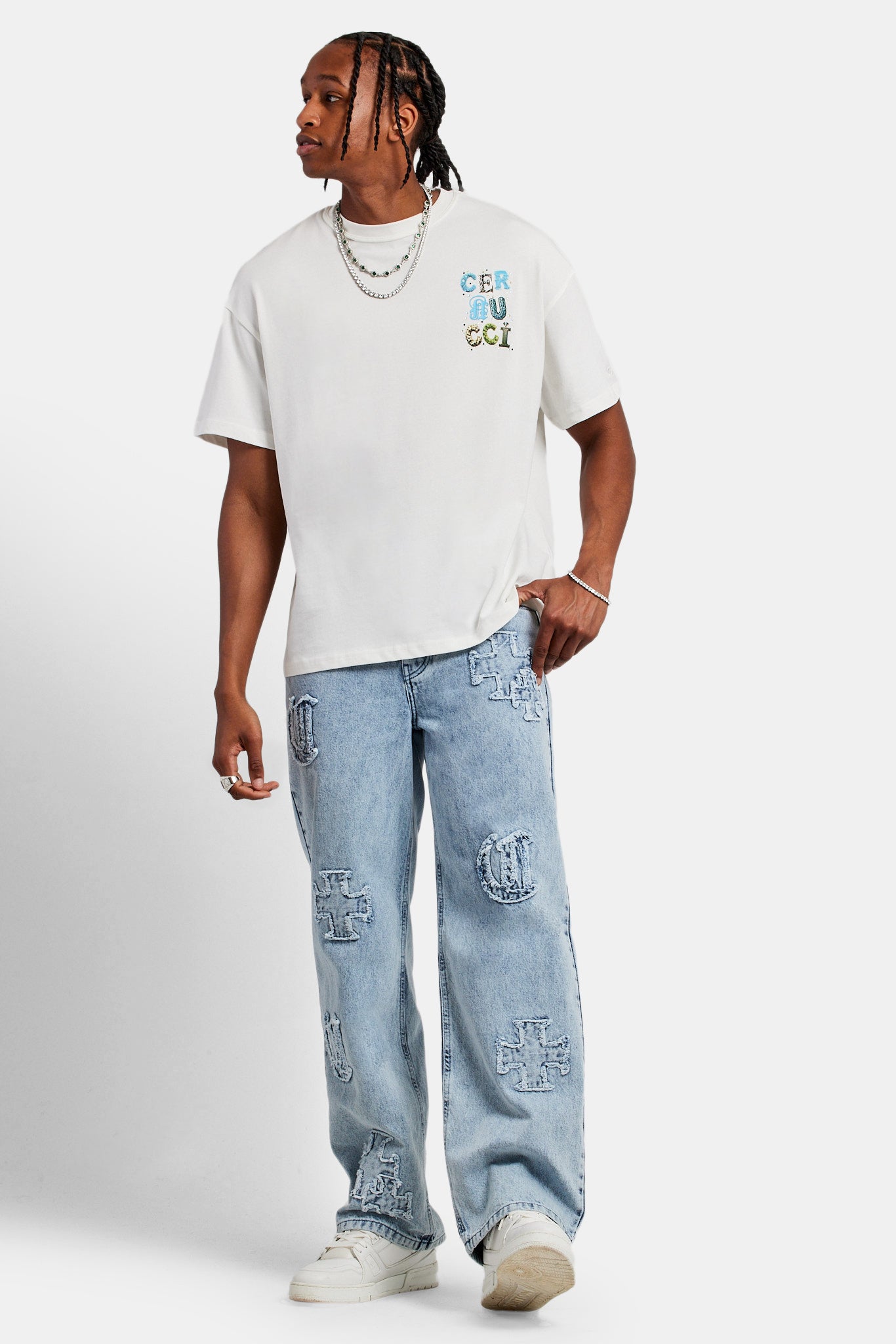 Baggy Jeans mit Raw Edge-Applikation - Hellblau
